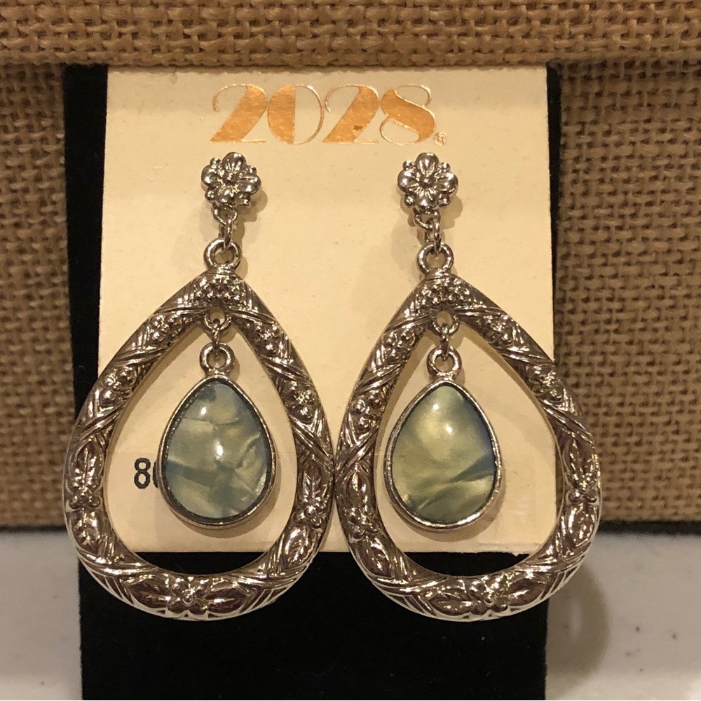 NWT 2028 by 1928 Earrings posts, dangle silver & green marbled teardrop shaped